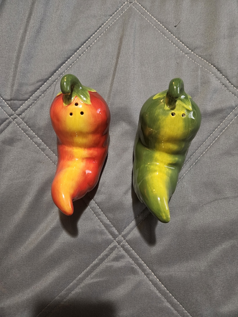 Vintage Certified International Chili Pepper Salt & Pepper Shaker Set 🌶️✨